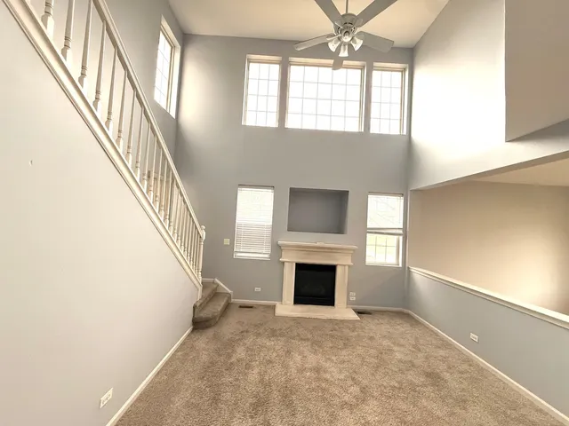 $2,600 | 2279 Reflections Drive, Aurora, IL 60502