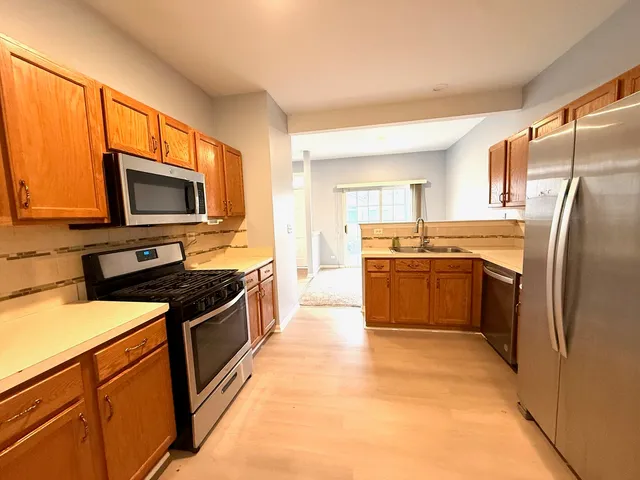 $2,600 | 2279 Reflections Drive, Aurora, IL 60502