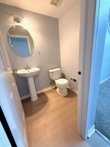 $2,600 | 2279 Reflections Drive, Aurora, IL 60502