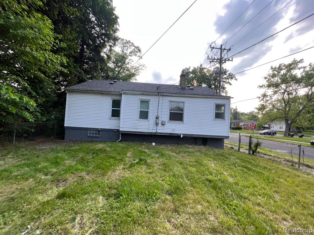 19978 Grandview Street Detroit, MI 48219 - Photo 2 of 26