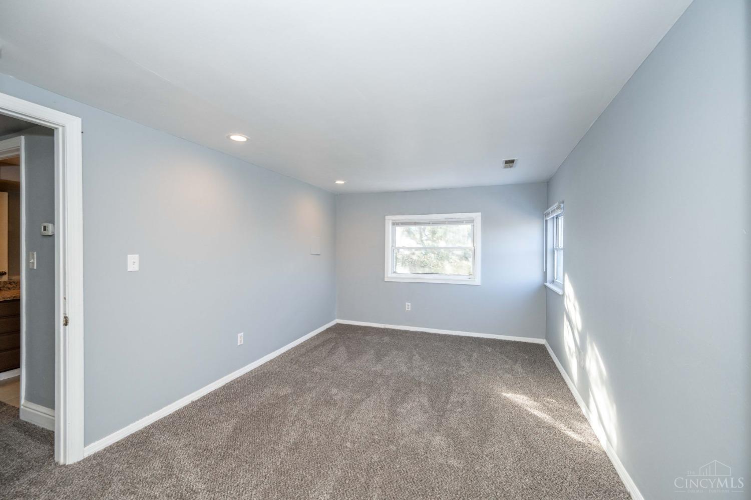 5347 Fox Road Cincinnati, OH 45239 - Photo 26 of 35