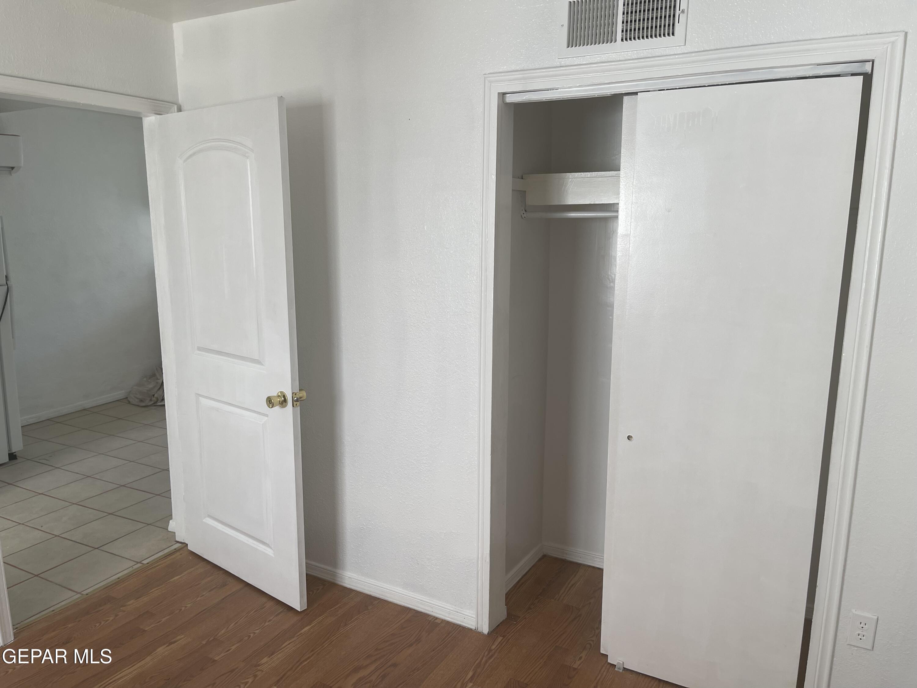 1026 Myrtle Avenue, Unit 6 El Paso, TX 79901 - Photo 7 of 7 a view of an empty room