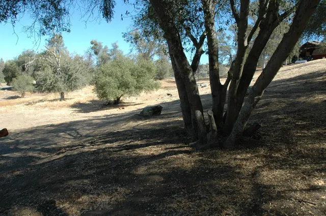 a view of a lake with house
