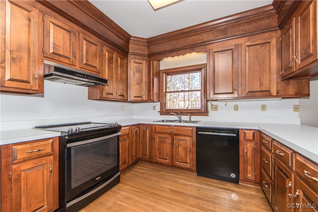 14502 St Stephens Place Midlothian, VA 23113 - Photo 17 of 49 Lots of custom cabinetry, pantry, and a walk-in pa