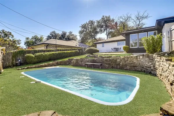 a view of a house with a backyard