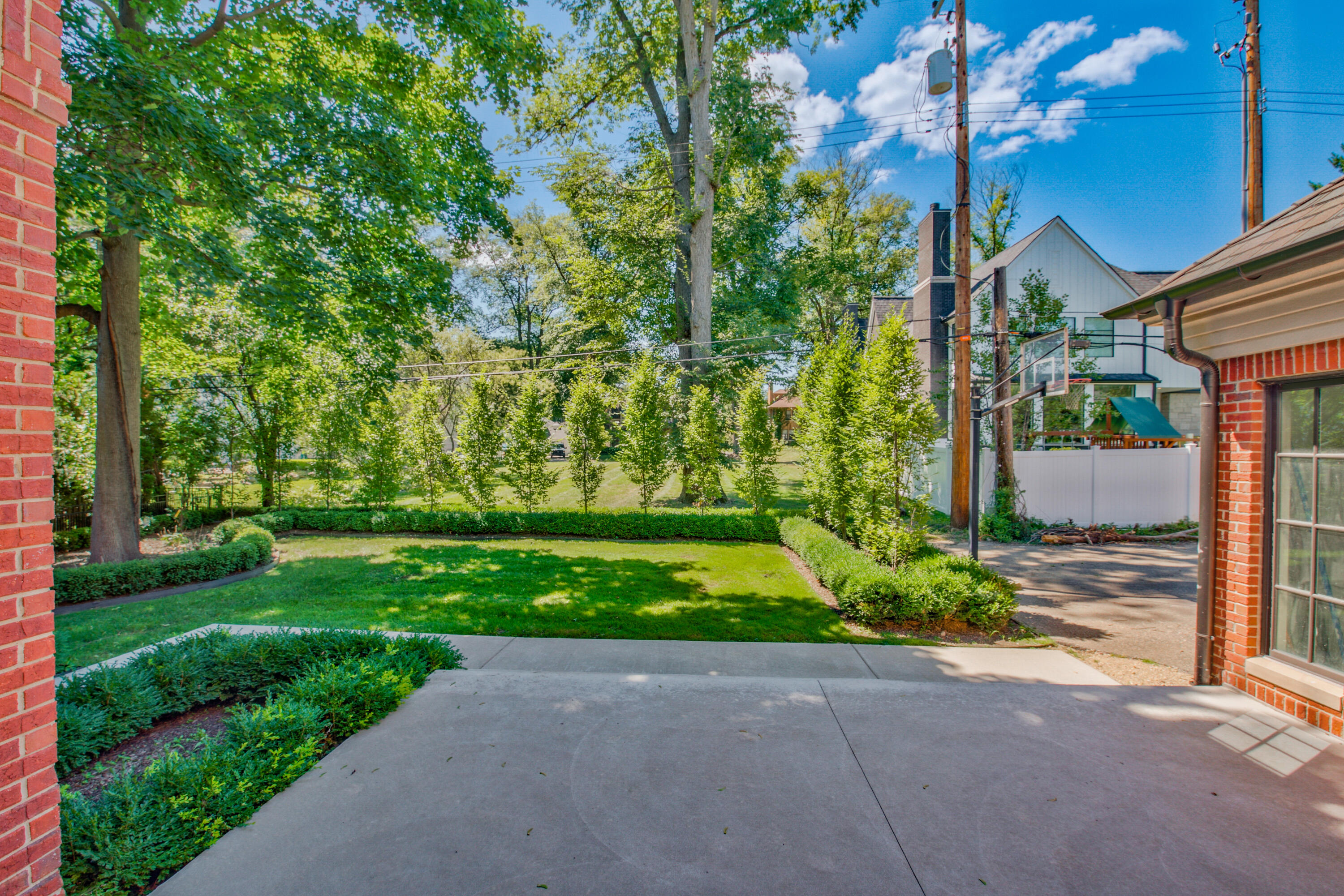 200 Aspen Road Birmingham, MI 48009 - Photo 5 of 34 08-200 Aspen Rd-8