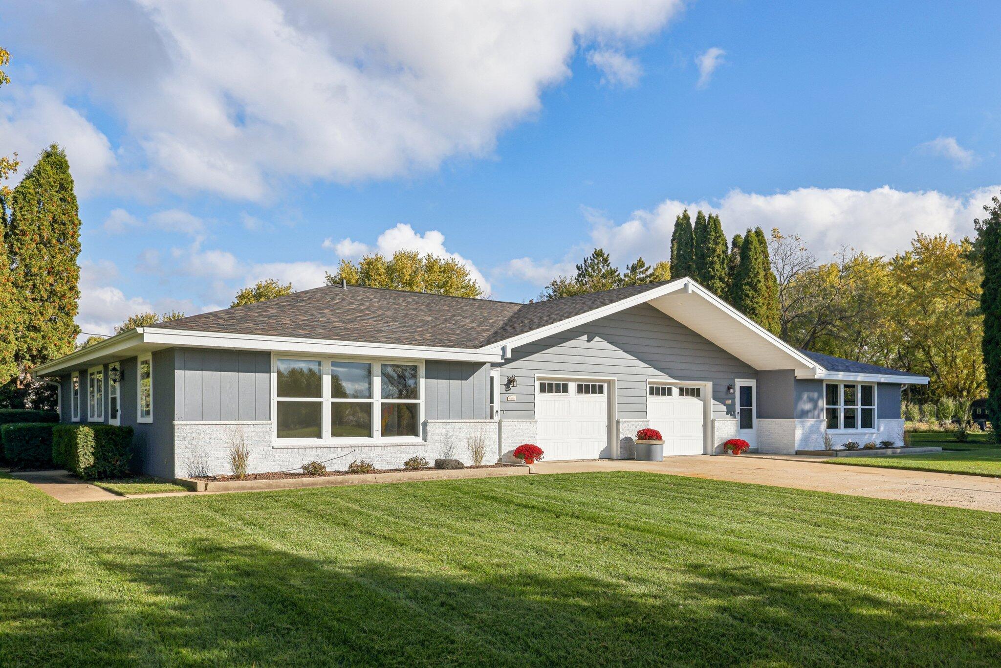 2-web-or-mls-N8304 Greenwald Ct-S2810-00