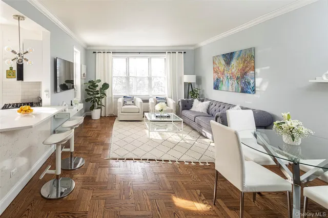 $375,000 | 5 Midland Gardens, Unit 2H, Bronxville, NY 10708