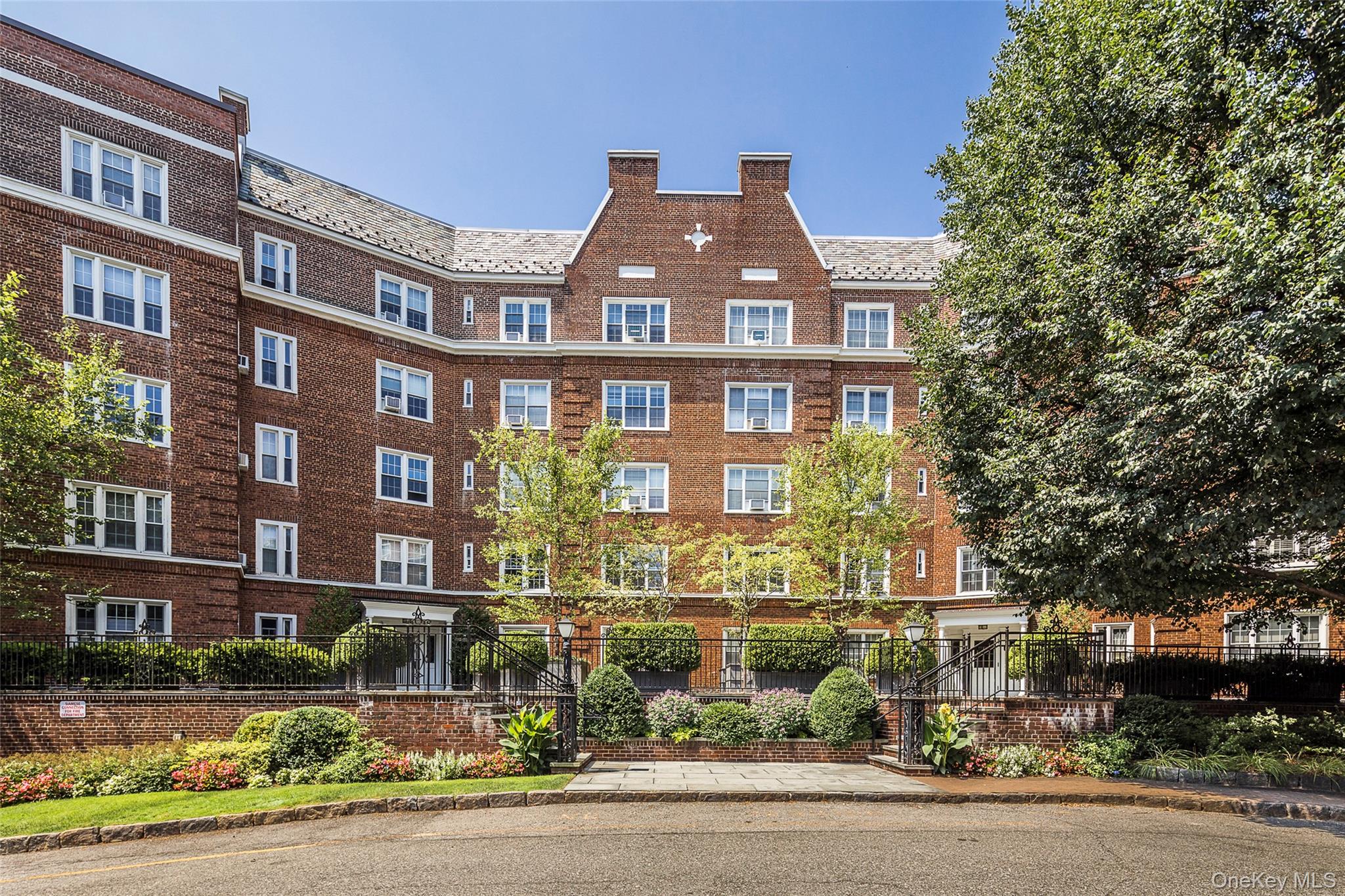 5 Midland Gardens, Unit 2H Bronxville, NY 10708 - Photo 11 of 14