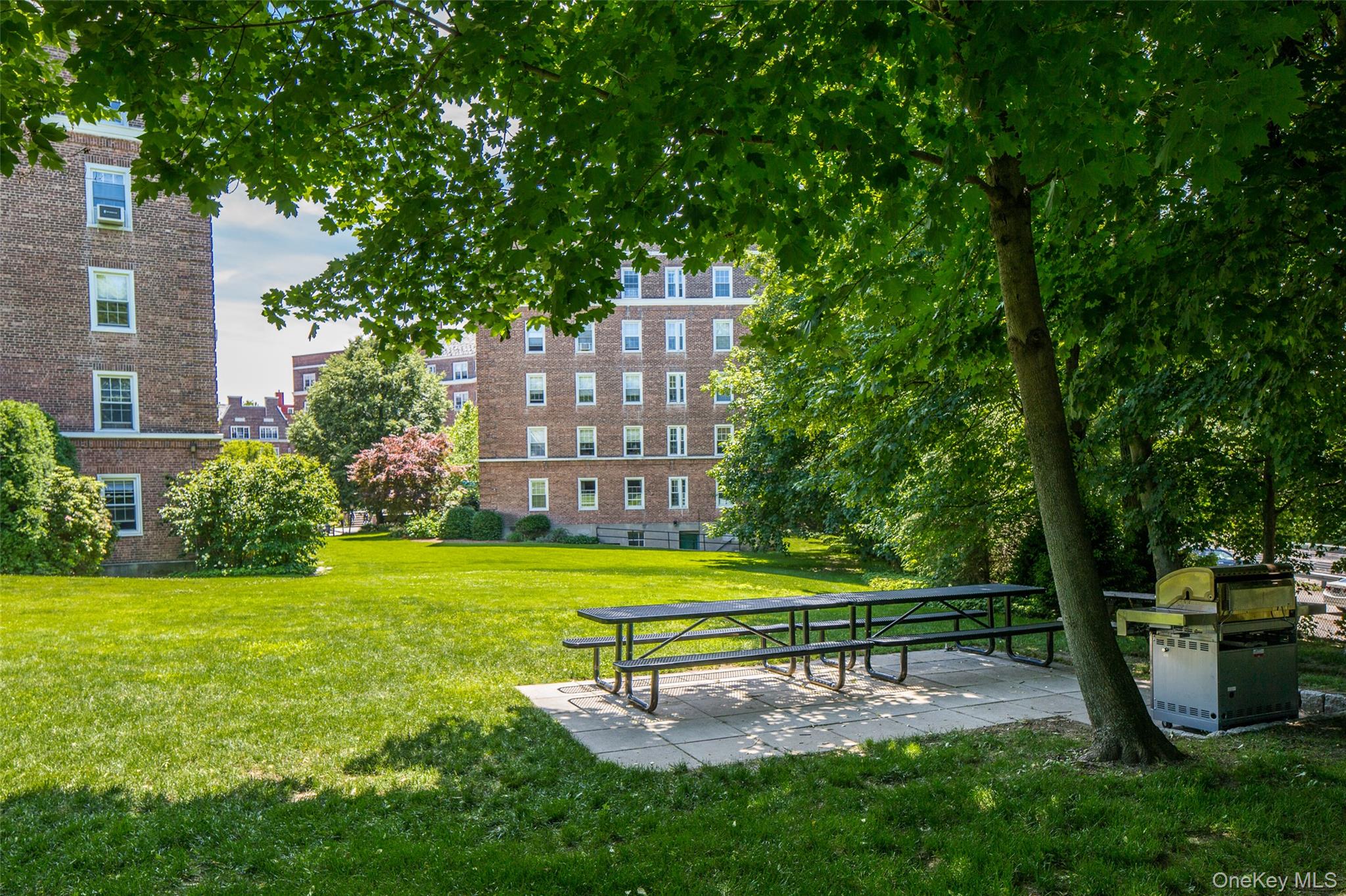 5 Midland Gardens, Unit 2H Bronxville, NY 10708 - Photo 13 of 14