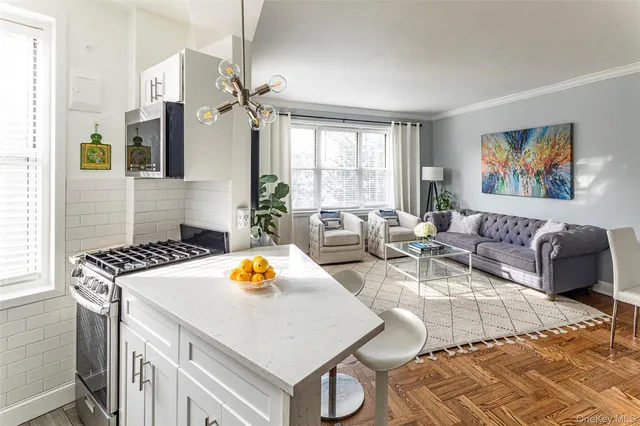 $375,000 | 5 Midland Gardens, Unit 2H, Bronxville, NY 10708