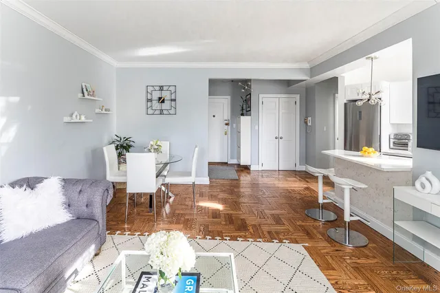 $375,000 | 5 Midland Gardens, Unit 2H, Bronxville, NY 10708