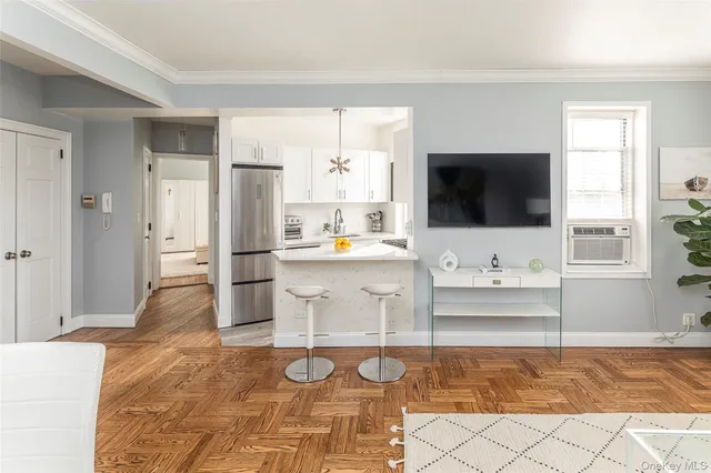 $375,000 | 5 Midland Gardens, Unit 2H, Bronxville, NY 10708