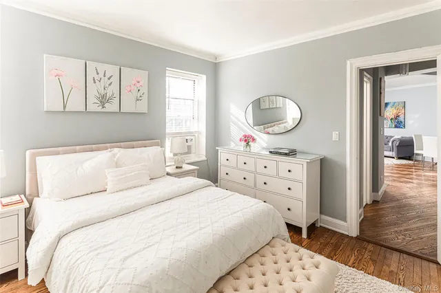 $375,000 | 5 Midland Gardens, Unit 2H, Bronxville, NY 10708