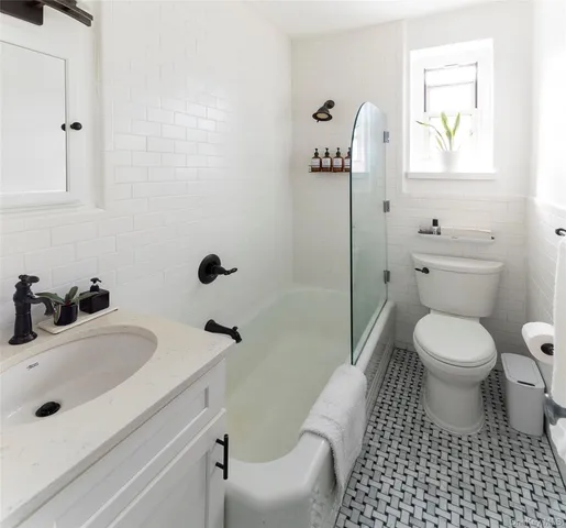 $375,000 | 5 Midland Gardens, Unit 2H, Bronxville, NY 10708