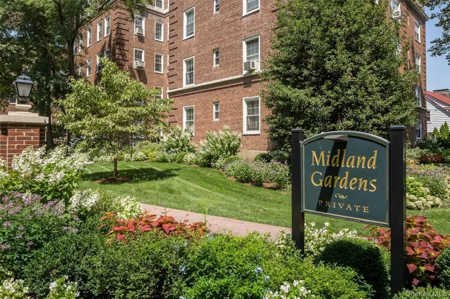 $375,000 | 5 Midland Gardens, Unit 2H, Bronxville, NY 10708