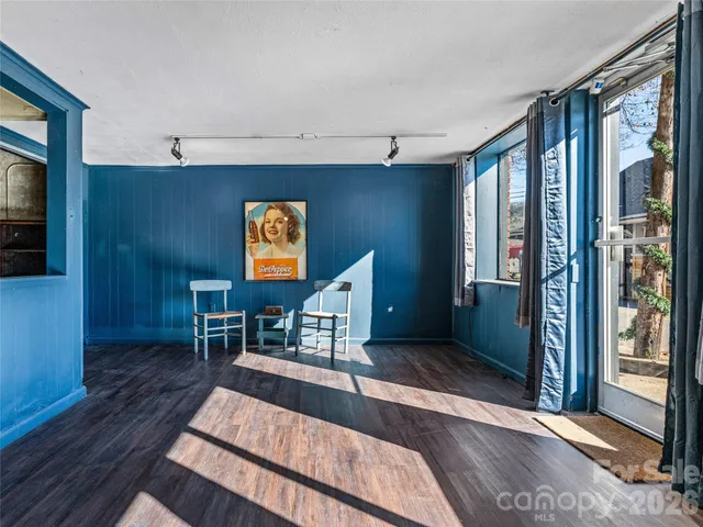 a view of a livingroom with furniture