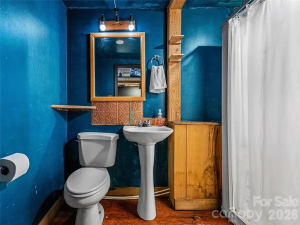 a view of a storage & utility room