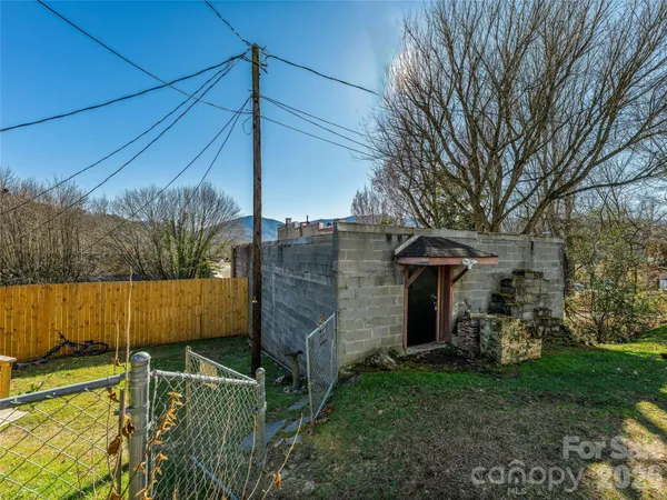 a view of a backyard with a house