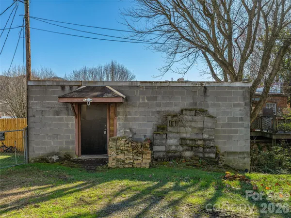 a backyard of a house with large trees