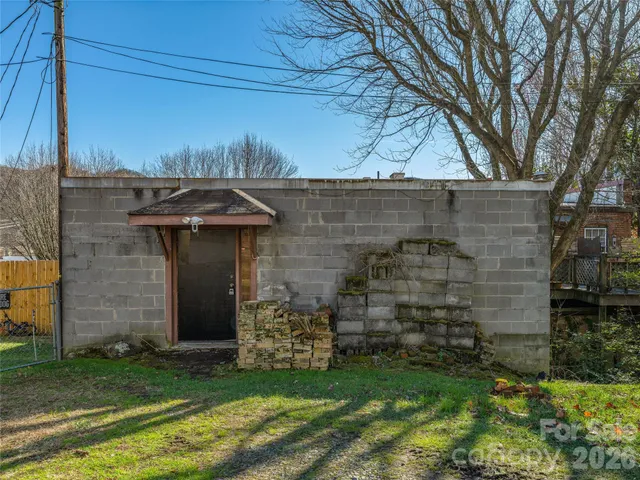a backyard of a house with large trees