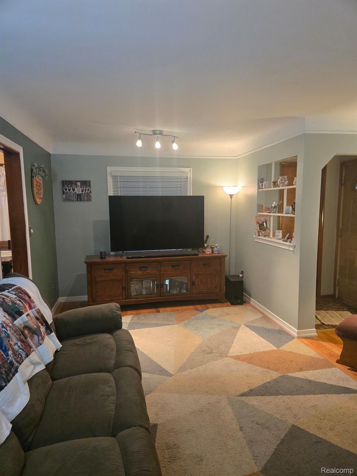 6437 Pelham Road Allen Park, MI 48101 - Photo 4 of 20 Gallery Image 4
