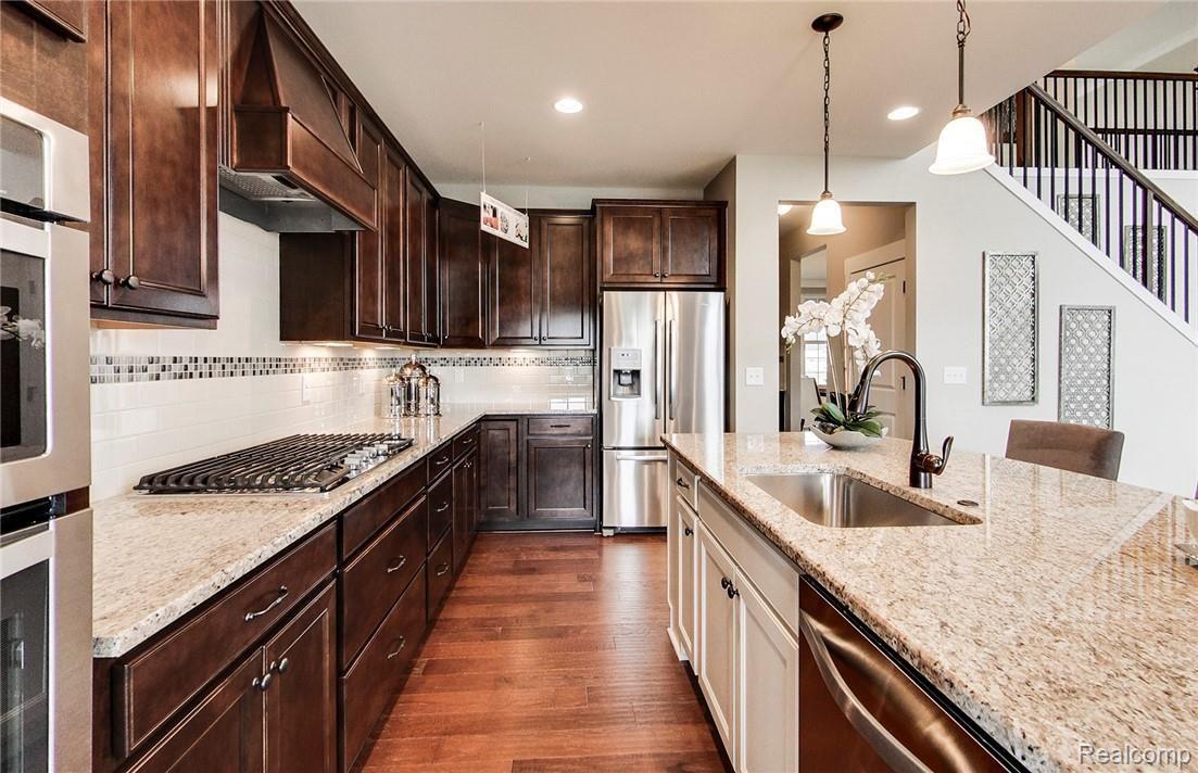 1009 Prescott Drive Rochester, MI 48309 - Photo 6 of 20 Parkside - MI - Woodside hr - 1920x1240 (16) - Copy.jpg