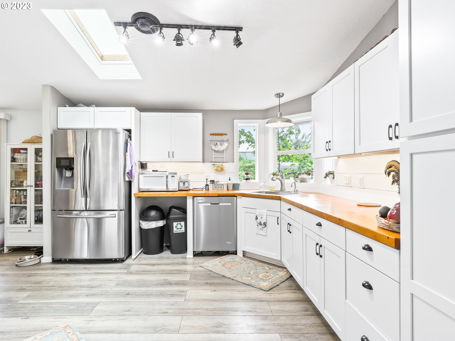 16625 South Redland Road Oregon City, OR 97045 - Photo 11 of 28 a kitchen with granite countertop a refrigerator oven a sink and white cabinets