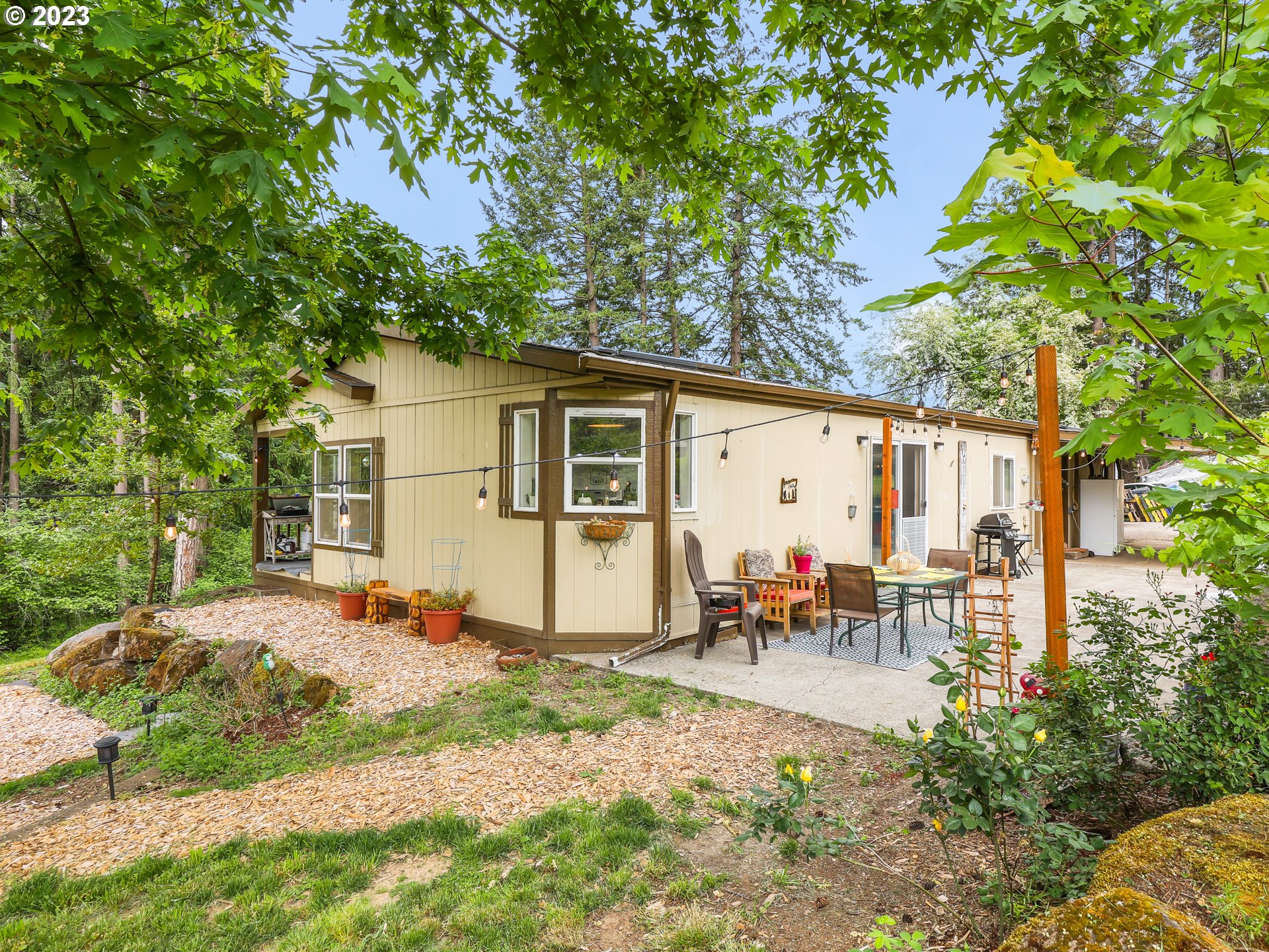 16625 South Redland Road Oregon City, OR 97045 - Photo 20 of 28 a view of a backyard with sitting area