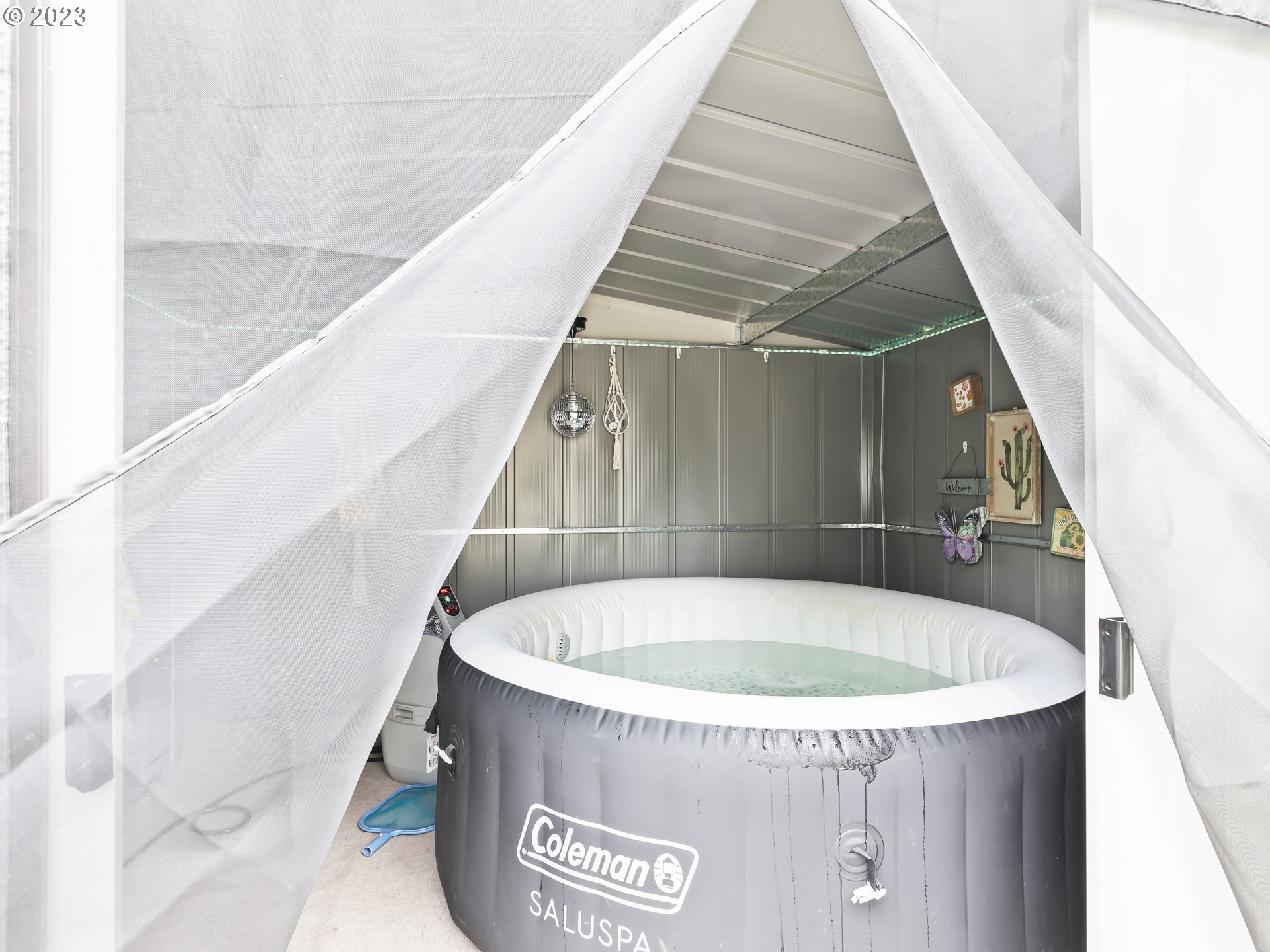 16625 South Redland Road Oregon City, OR 97045 - Photo 24 of 28 a bath tub sitting in a bathroom