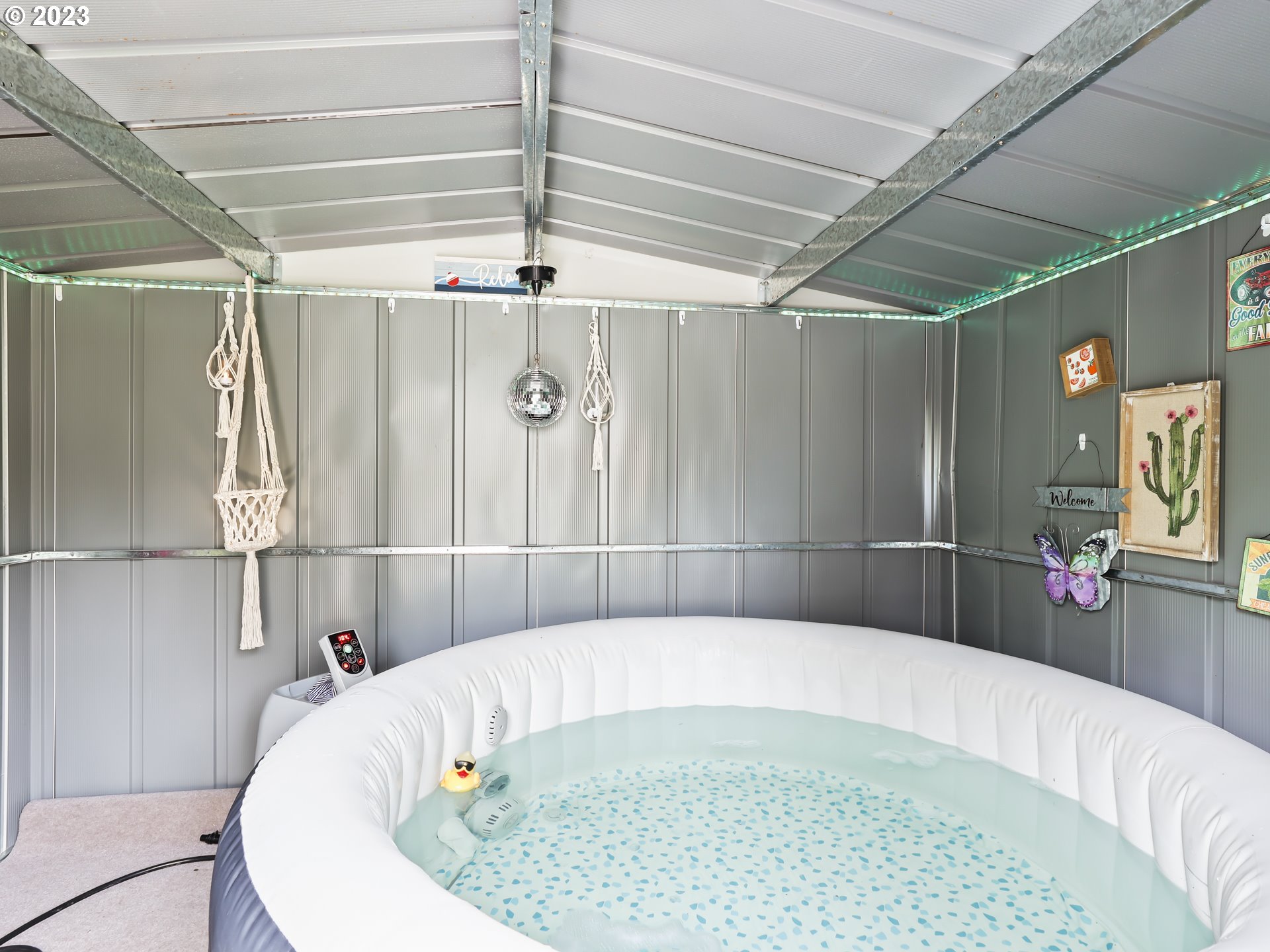 16625 South Redland Road Oregon City, OR 97045 - Photo 25 of 28 a bath tub sitting in a bathroom
