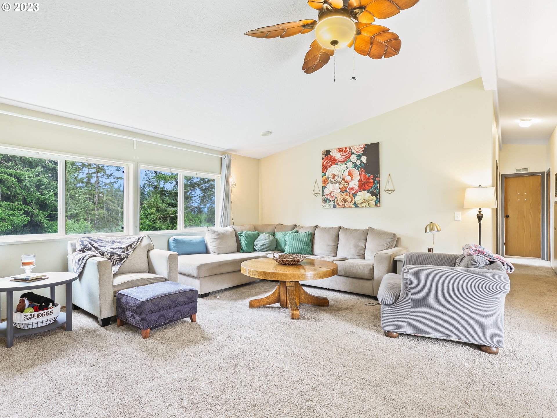 16625 South Redland Road Oregon City, OR 97045 - Photo 6 of 28 a living room with furniture and a large window
