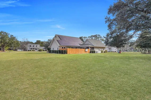 $625,000 | 2 Long Lake Drive, Bluffton, SC 29910