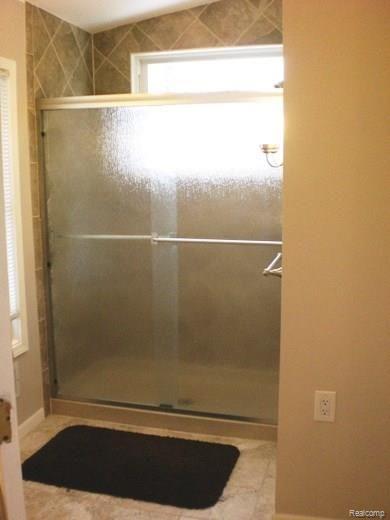 5885 Thomas Road Oxford, MI 48371 - Photo 19 of 25 Remodeled Master Bath.jpg