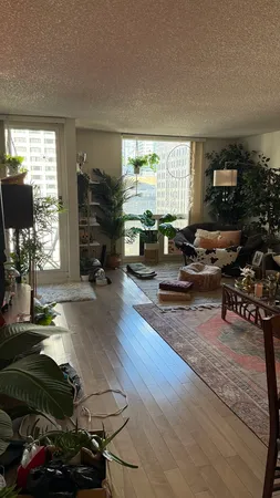 $2,378 | 200 North Dearborn Street, Unit 1005, Chicago, IL 60601