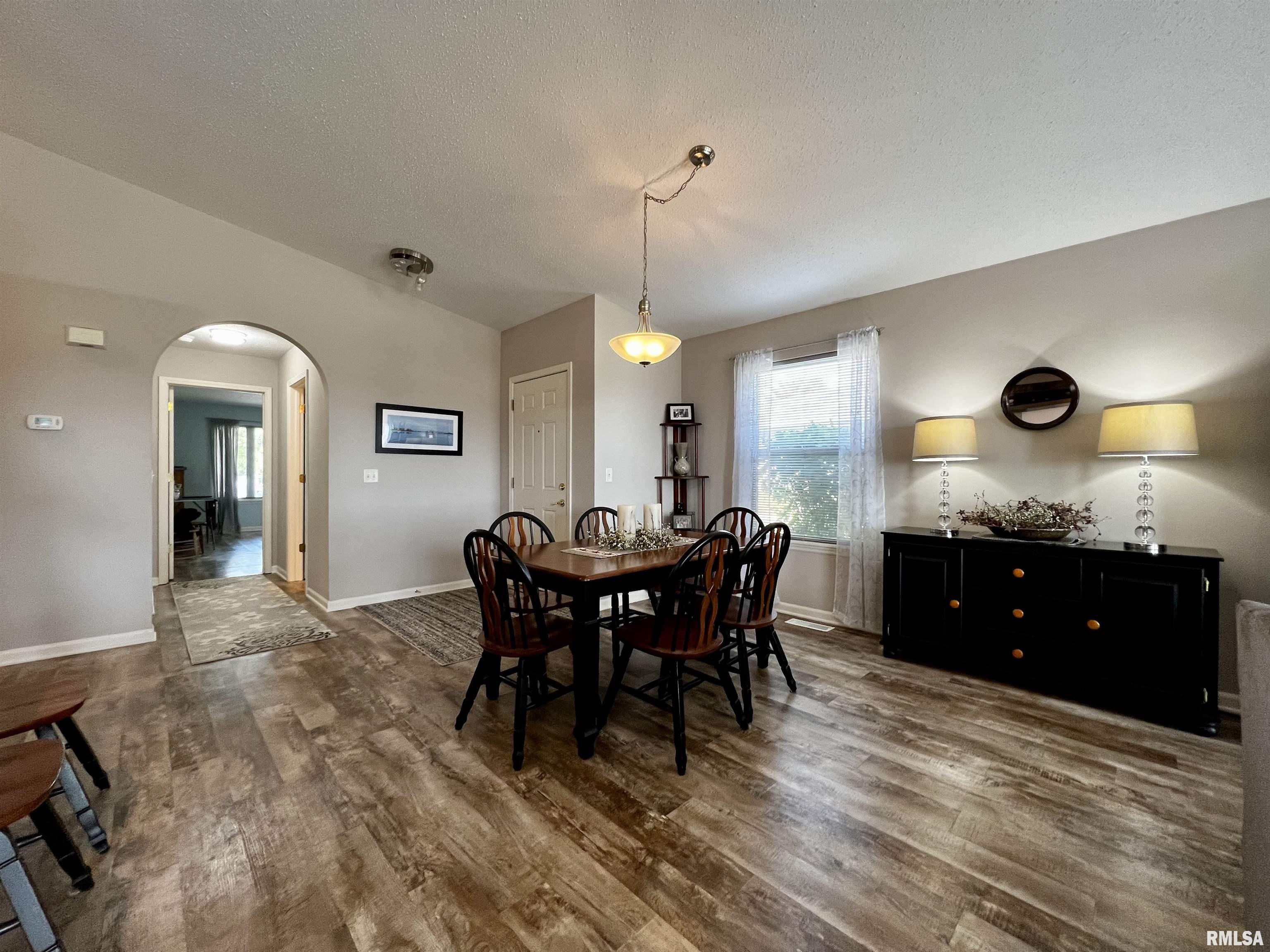 1056 Willow Road Macomb, IL 61455 - Photo 3 of 21 Gallery Image 3