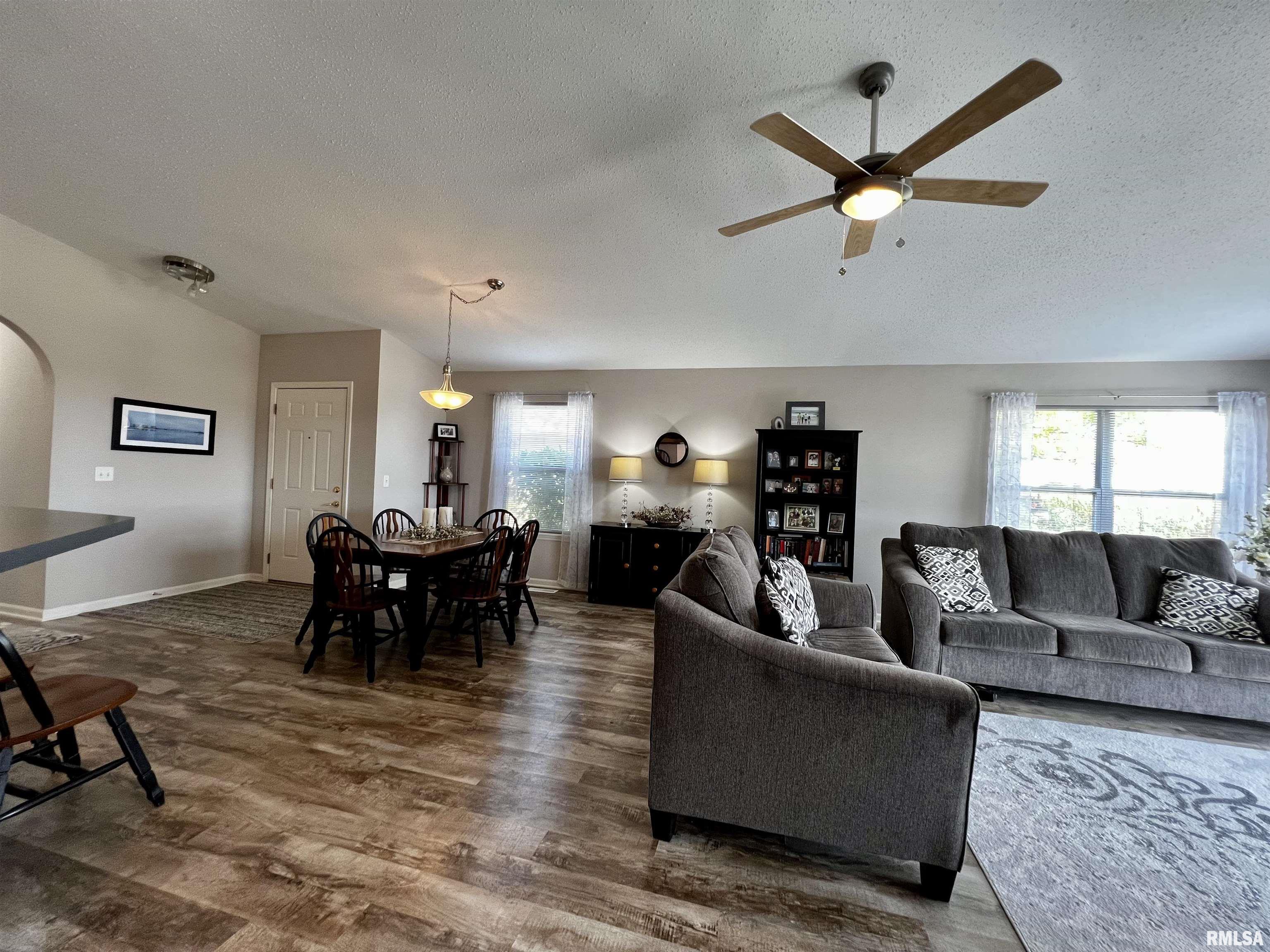 1056 Willow Road Macomb, IL 61455 - Photo 4 of 21 Gallery Image 4