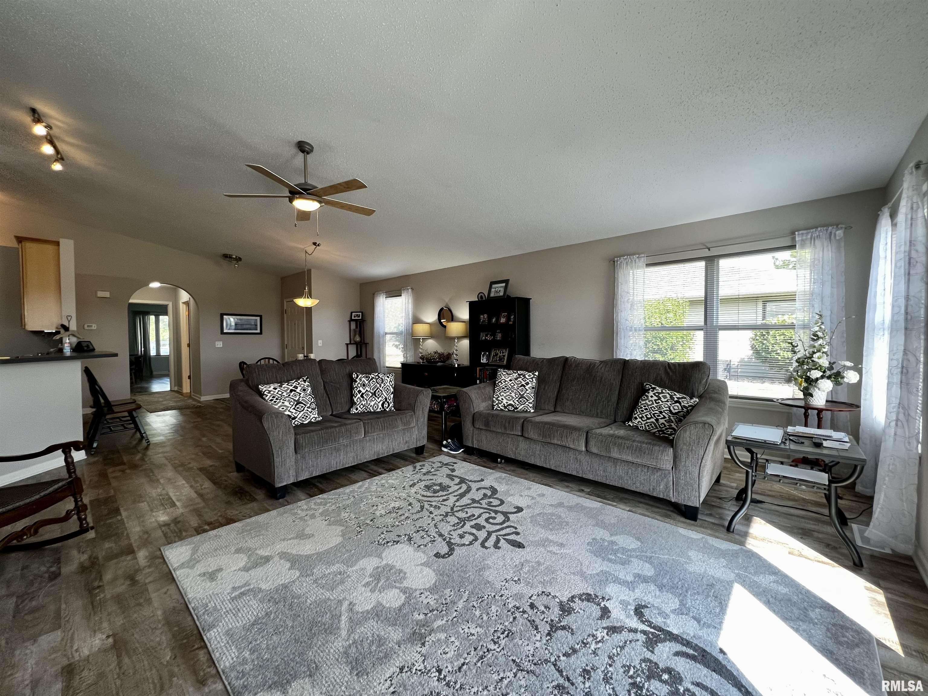 1056 Willow Road Macomb, IL 61455 - Photo 5 of 21 Gallery Image 5