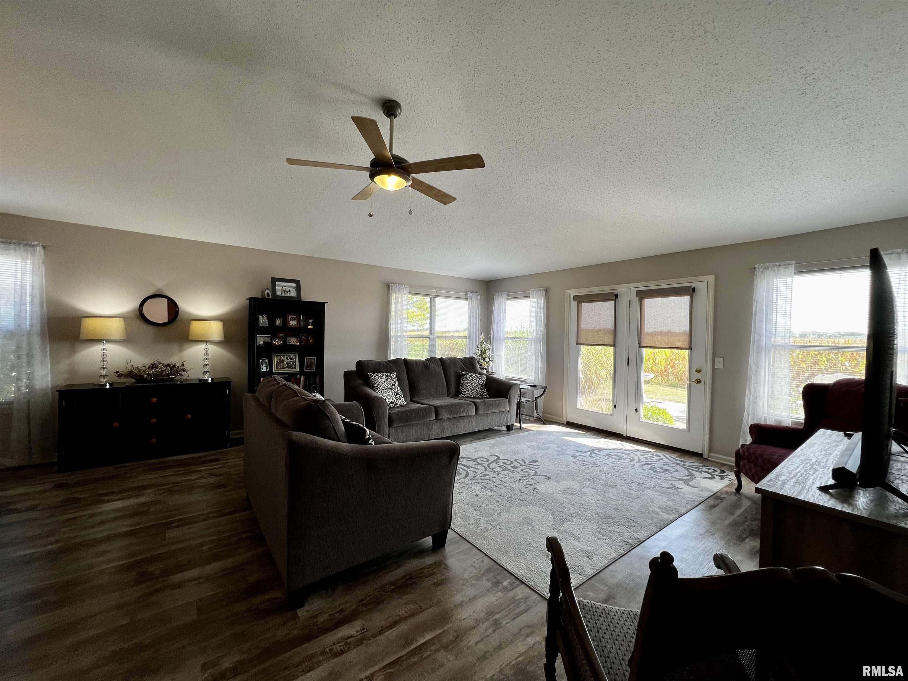 1056 Willow Road Macomb, IL 61455 - Photo 6 of 21 Gallery Image 6