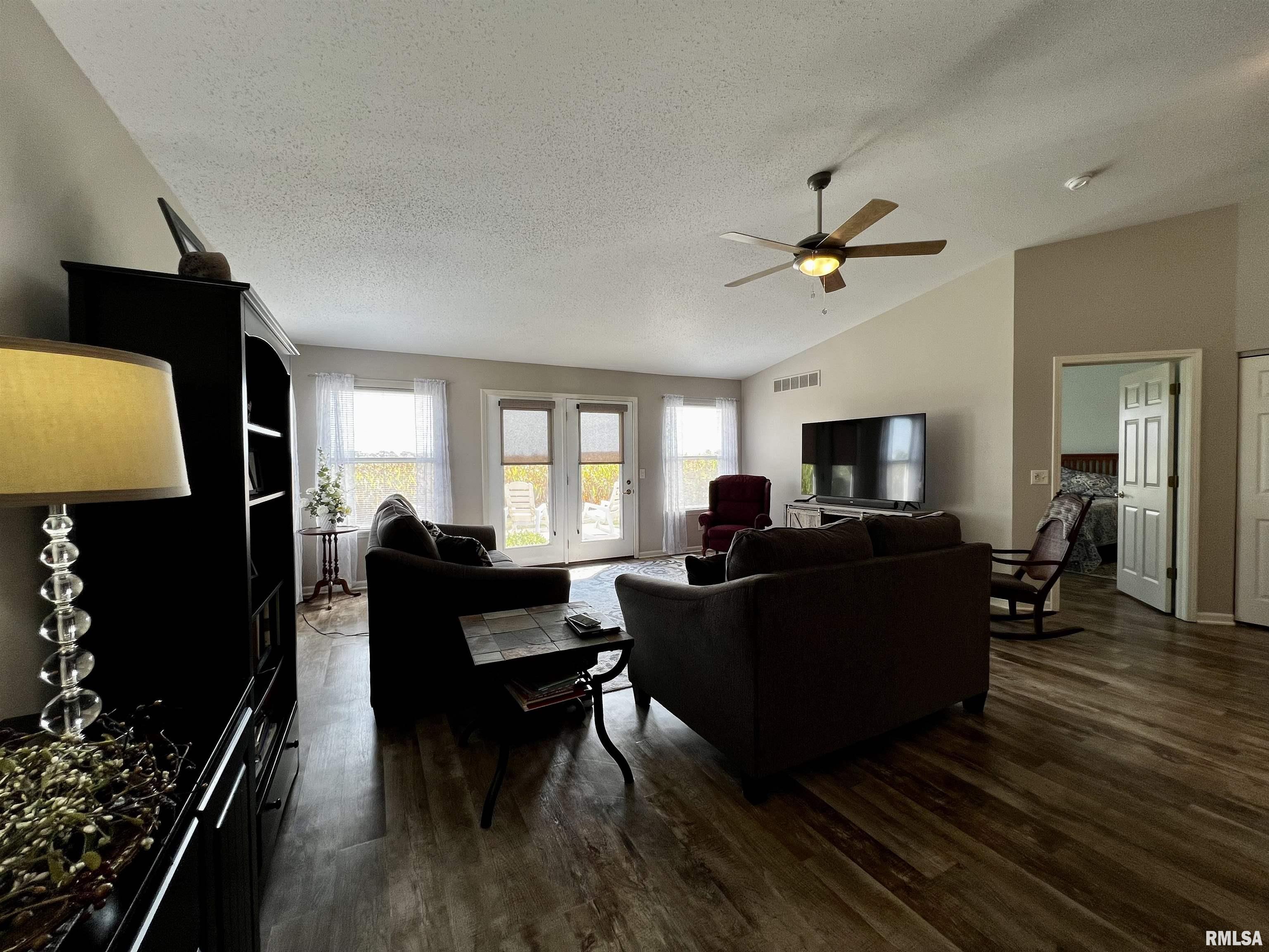 1056 Willow Road Macomb, IL 61455 - Photo 7 of 21 Gallery Image 7