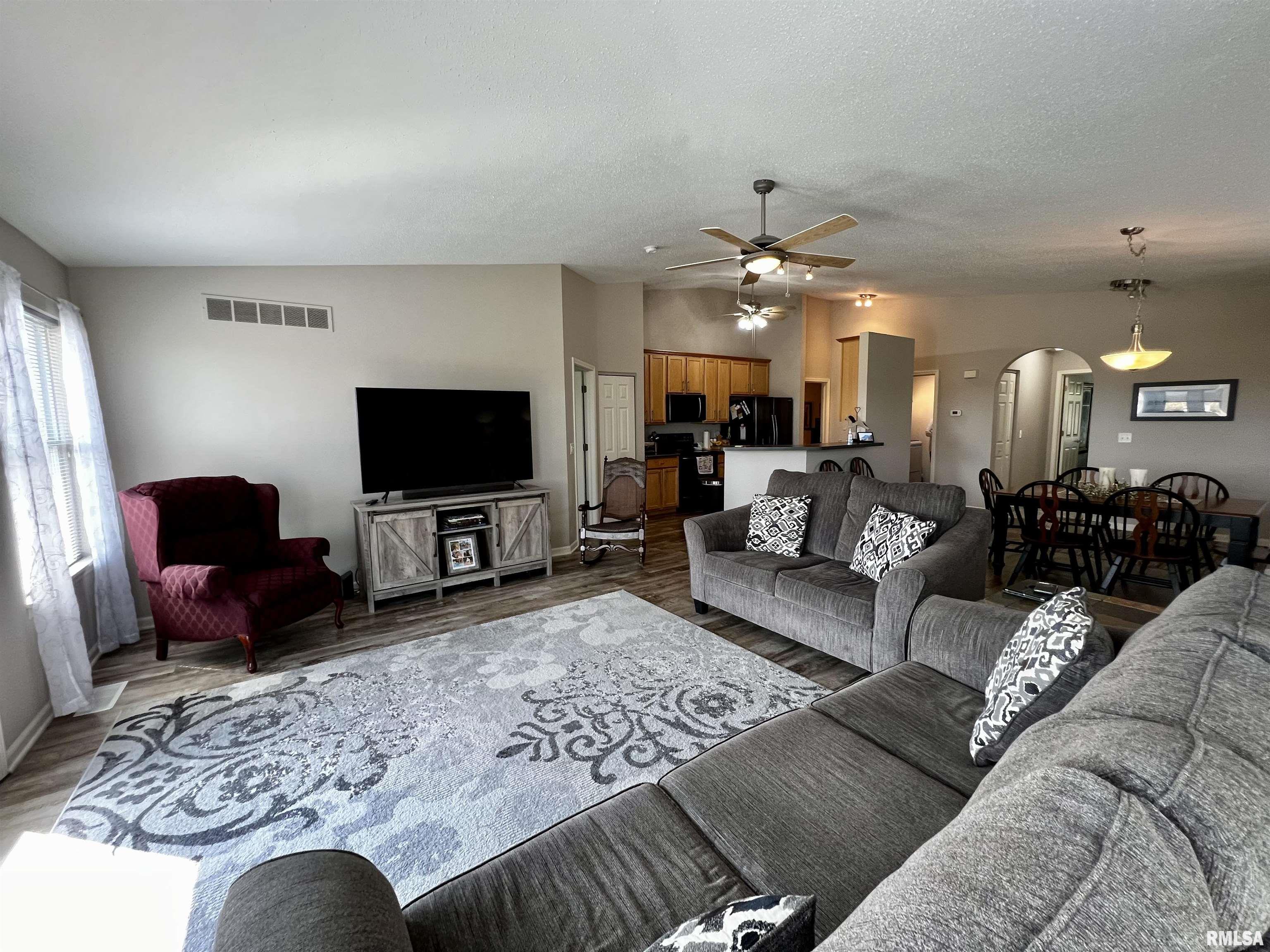 1056 Willow Road Macomb, IL 61455 - Photo 8 of 21 Gallery Image 8