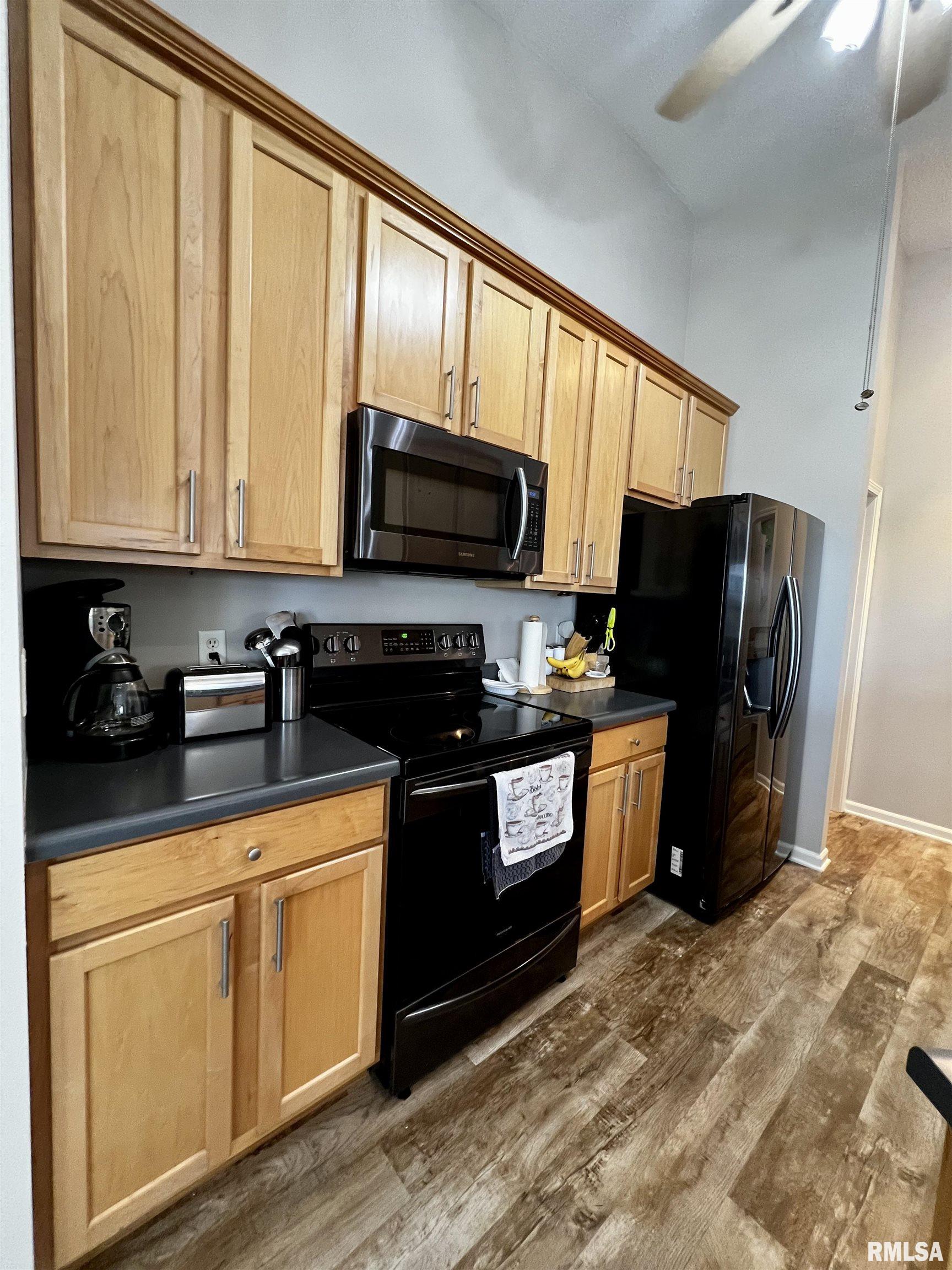 1056 Willow Road Macomb, IL 61455 - Photo 9 of 21 Gallery Image 9
