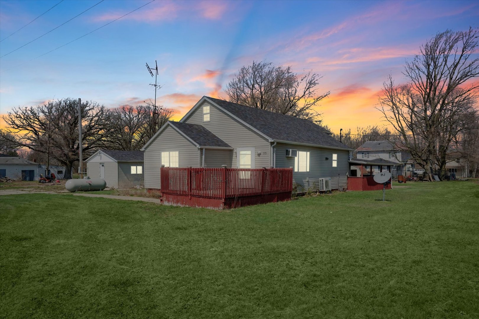 110 Highway 54 Roberts, IL 60962 - Photo 1 of 31 a view of a house with a yard