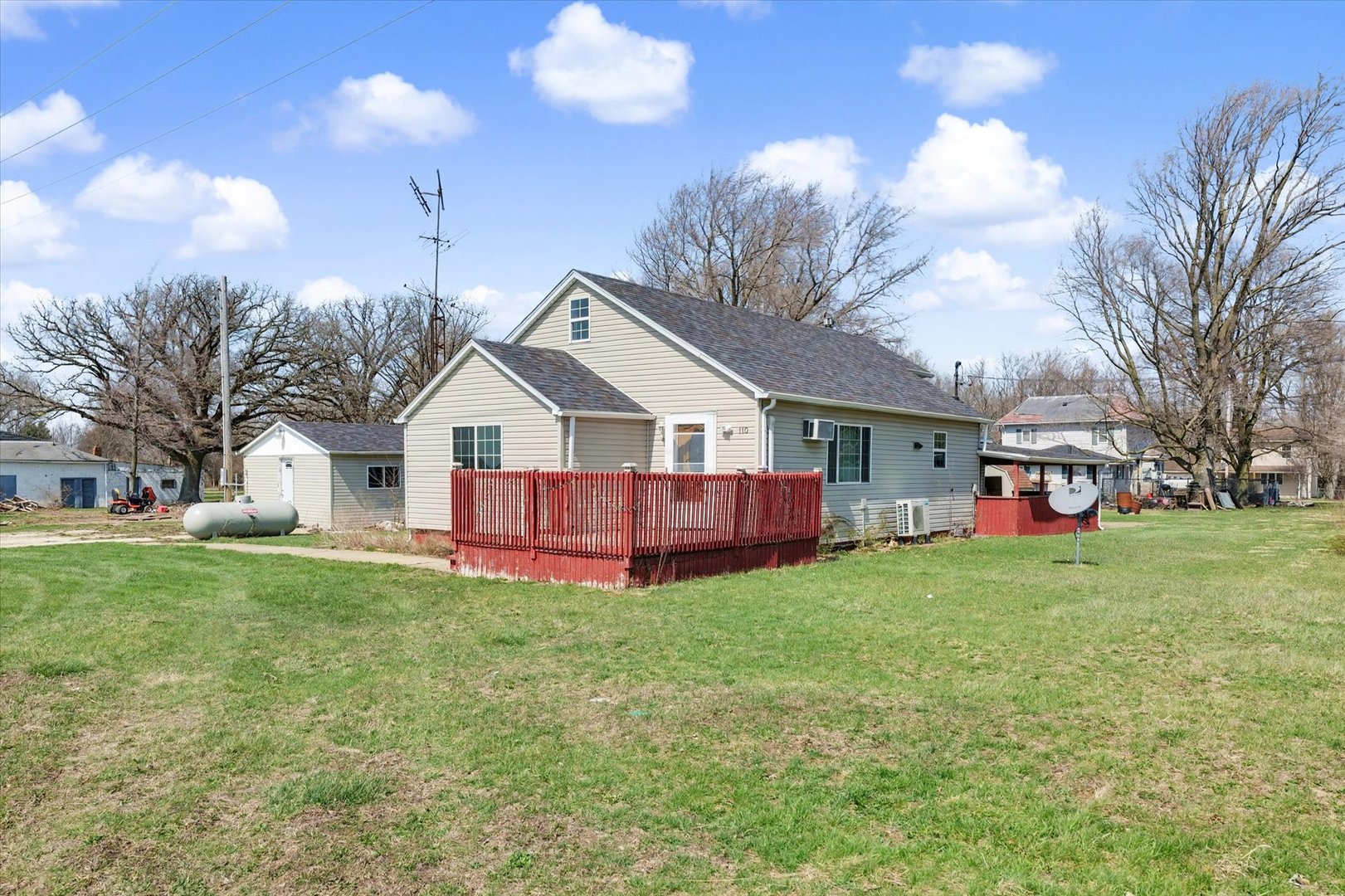 110 Highway 54 Roberts, IL 60962 - Photo 2 of 31 a view of a house with a yard
