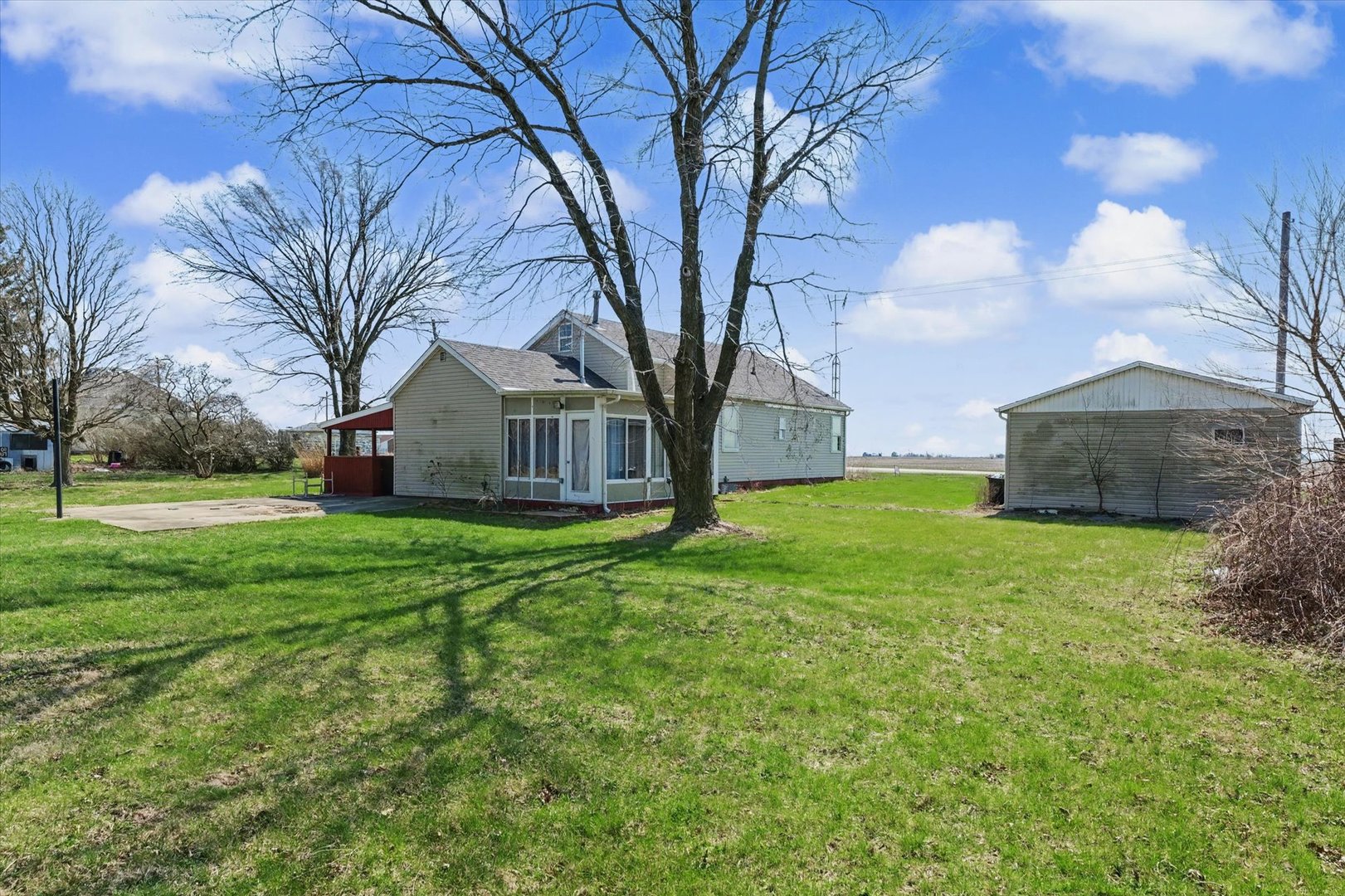 110 Highway 54 Roberts, IL 60962 - Photo 27 of 31 a view of a house with backyard and garden