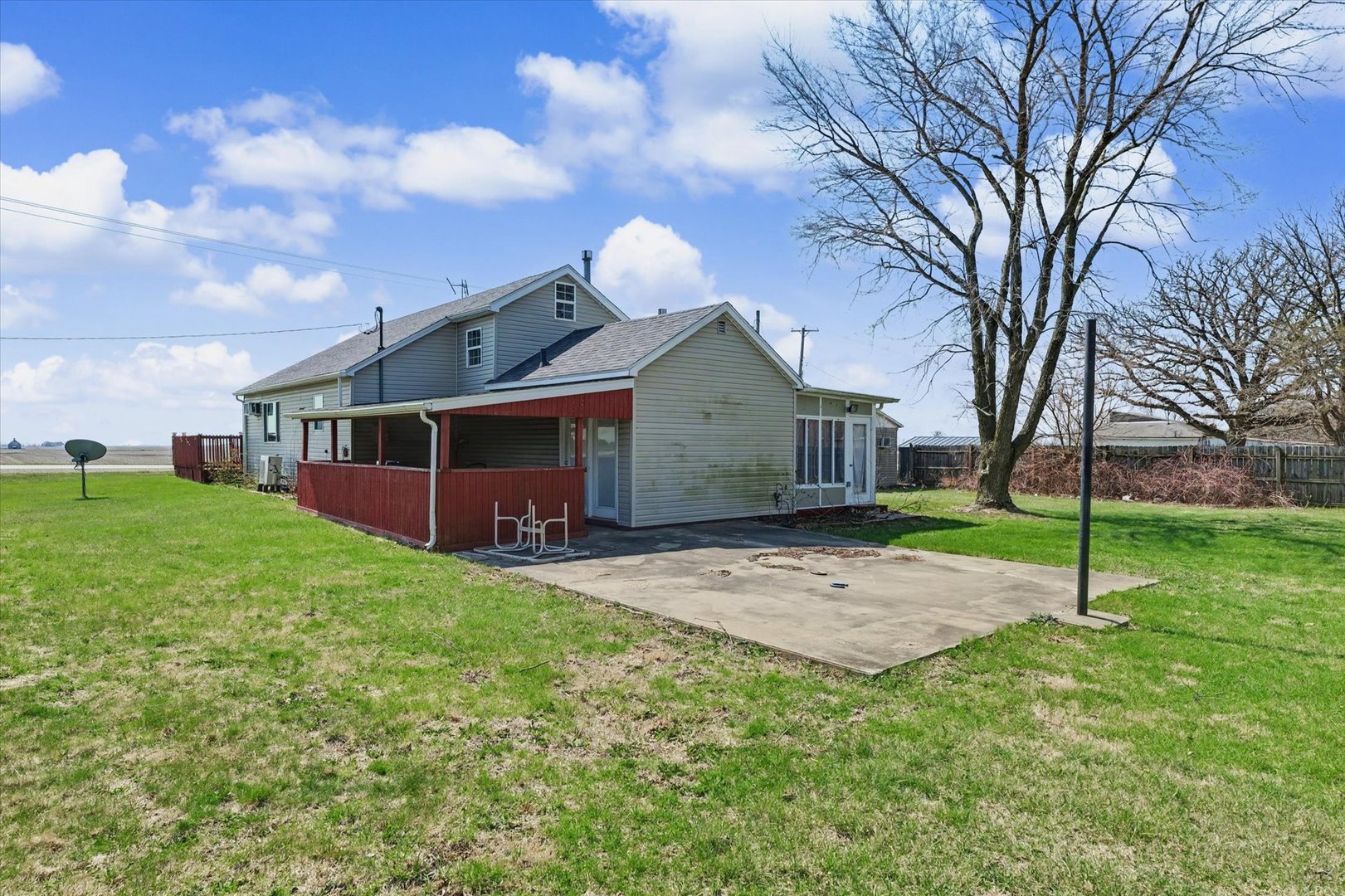 110 Highway 54 Roberts, IL 60962 - Photo 28 of 31 a view of a house with a backyard