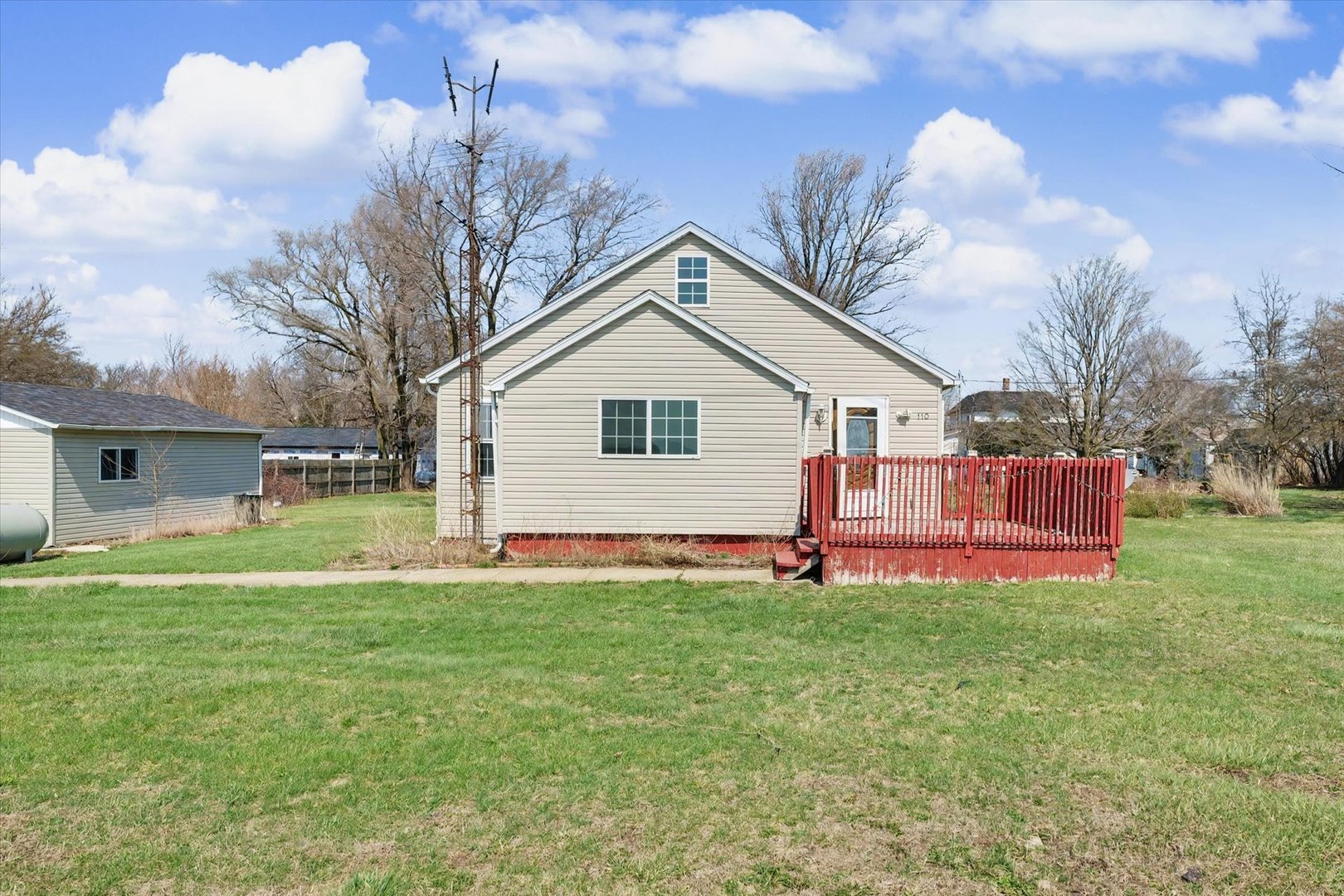 110 Highway 54 Roberts, IL 60962 - Photo 3 of 31 a front view of house with yard and trees in the background