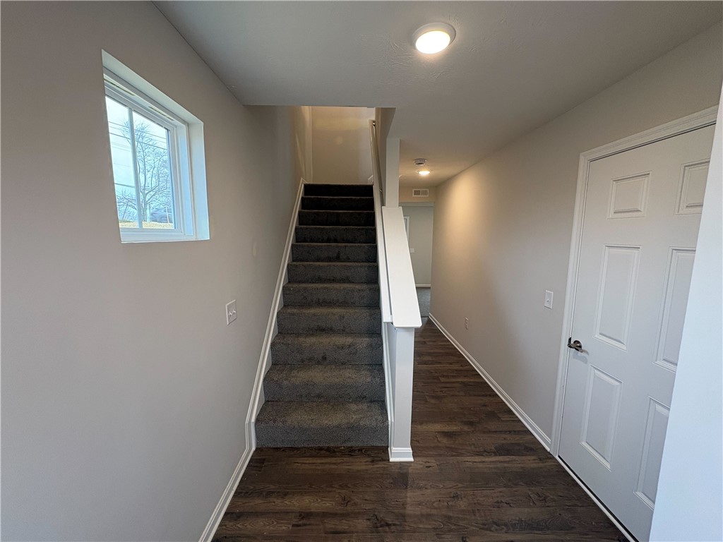 606 Brightview Place, Unit 32 Cincinnati, OH 45231 - Photo 2 of 8