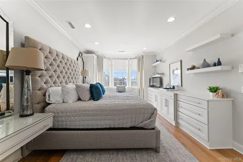 $999,000 | 1 Christie Place, Unit 406W, Scarsdale, NY 10583