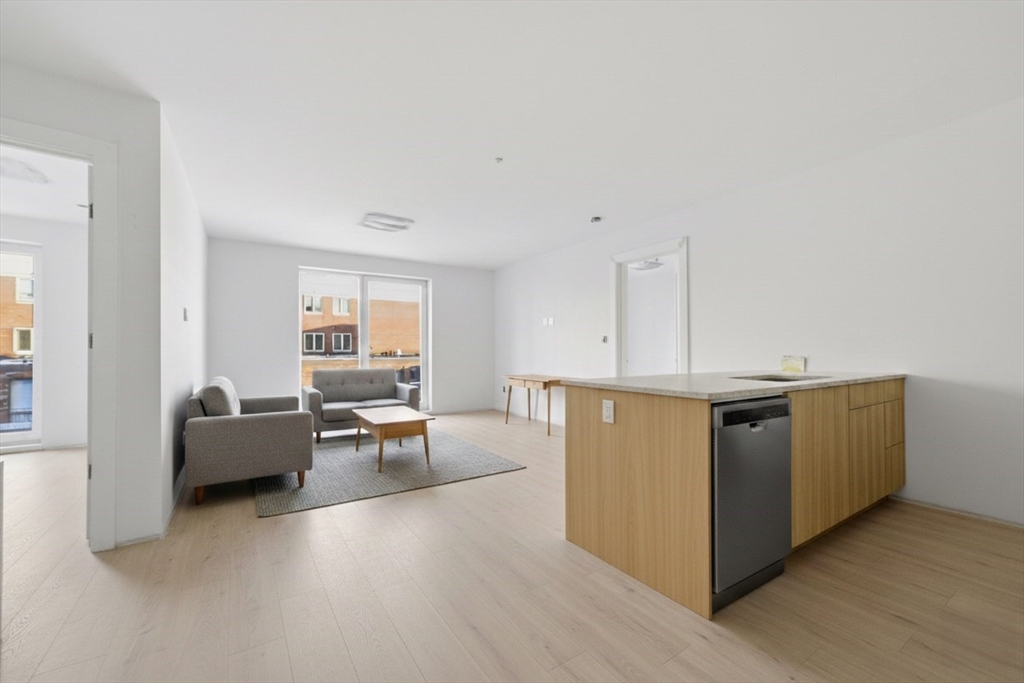 1035 Commonwealth Avenue, Unit 201 Boston, MA 02215 - Photo 2 of 9